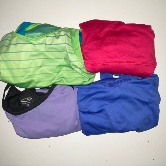 4 pcs Of Women's Work Out Tops Size M - Picture 1 of 13
